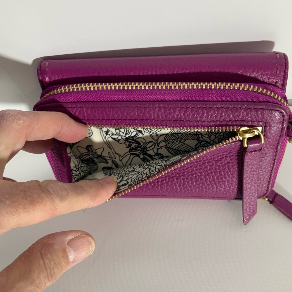 Vera Bradley Full Zip & Snap Closure Wallet Fabric Interior Cash & Card Slots - Picture 4 of 15